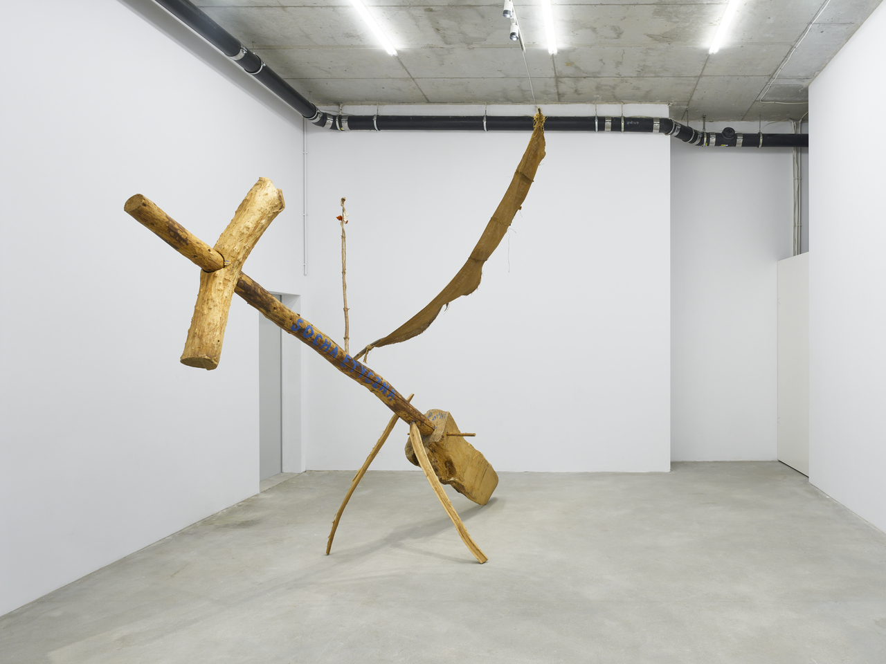 Jerzy Bereś
Ethical Sokha 
1991-1992
wood, rope, fabric, acrylic
300 × 190 × 390 cm